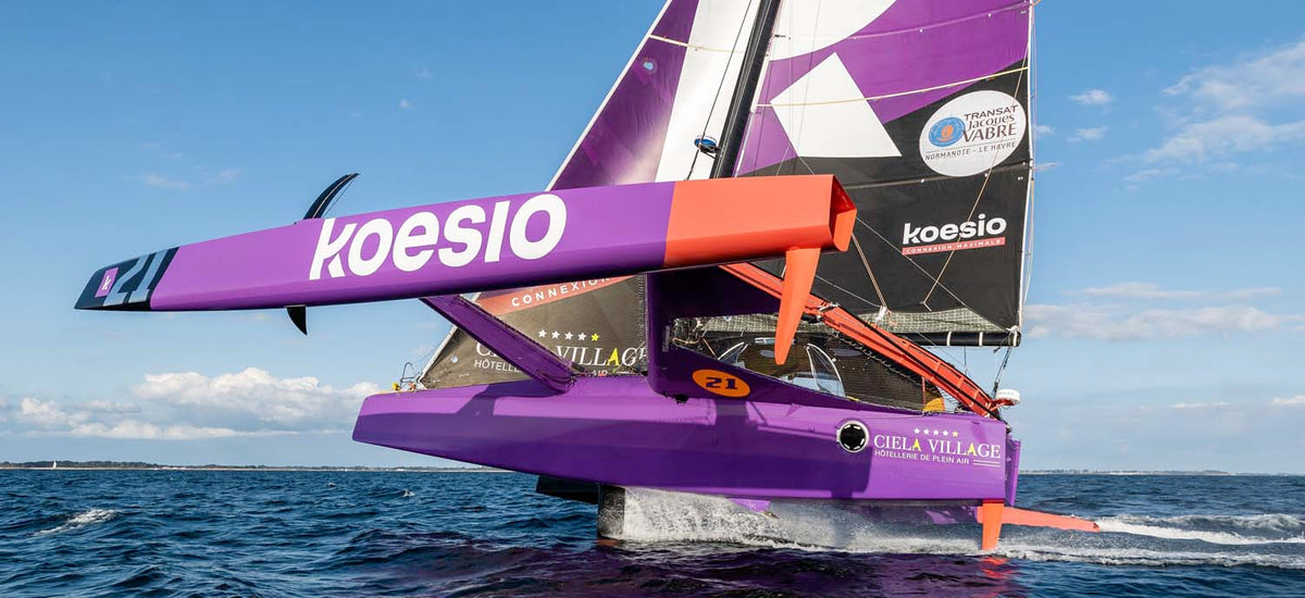 Koesio, trimaran Ocean Fifty violet en navigation, photographié par Jean-Marie Liot avant le projet Mobius Motion de 2024